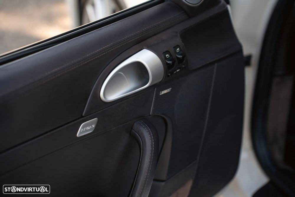 Porsche 911 (997) Carrera 4 S Cabriolet - 39