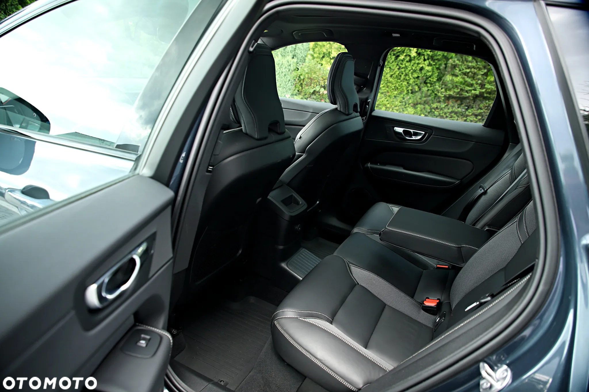 Volvo XC 60 T8 Plug-In Hybrid AWD R-Design - 20