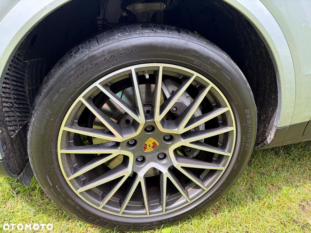 Porsche Cayenne Platinum Edition - 10