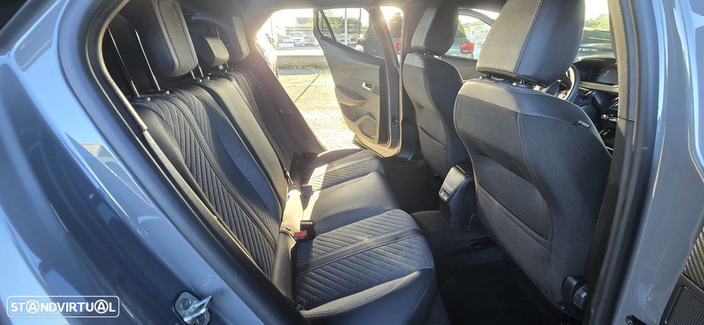 Peugeot e-2008 Allure - 37