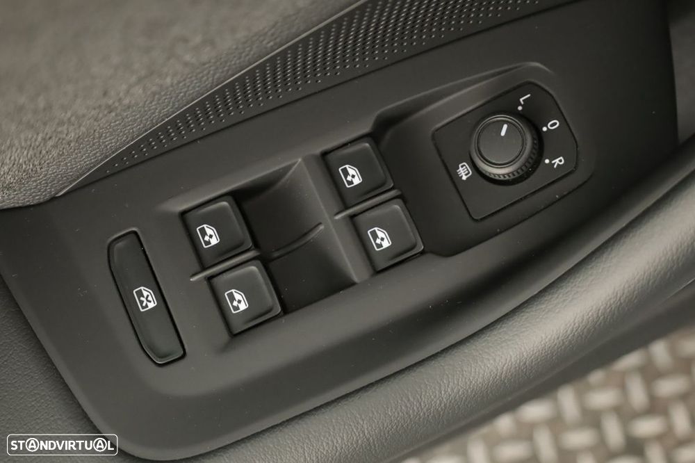 VW Passat Variant 1.5 TSI eHybrid DSG - 19