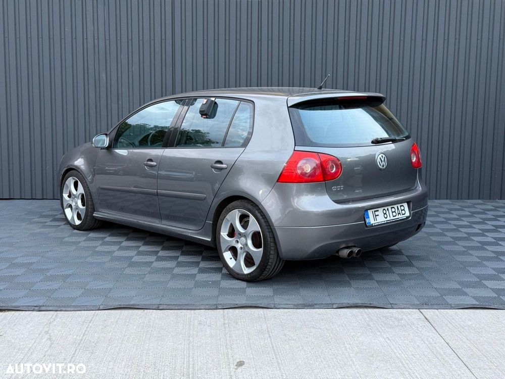 Volkswagen Golf - 5