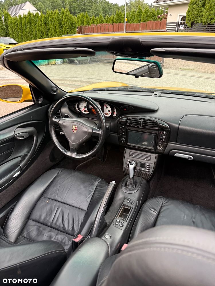 Porsche 911 Carrera 4 - 7