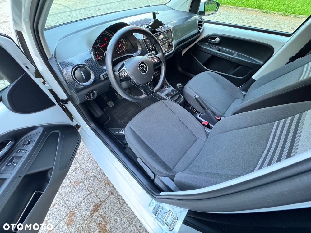 Volkswagen up! Active - 17