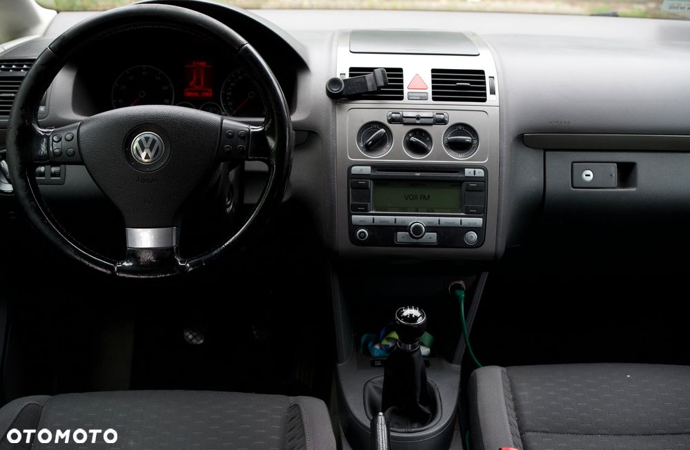 Volkswagen Touran 1.6 FSI Basis - 2