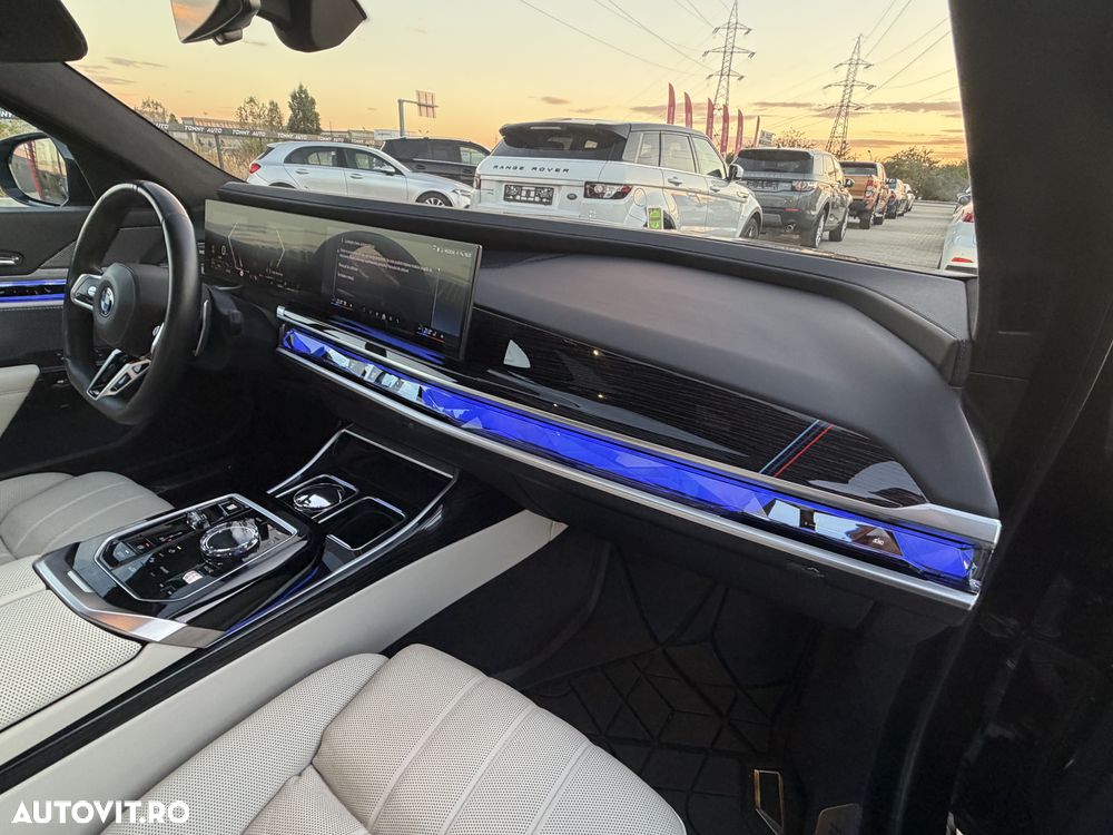 BMW Seria 7 740d xDrive MHEV - 19