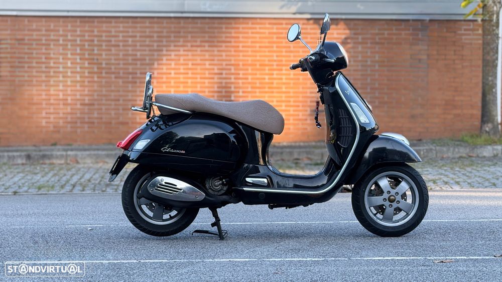 Vespa GTS Super 250ie - 5
