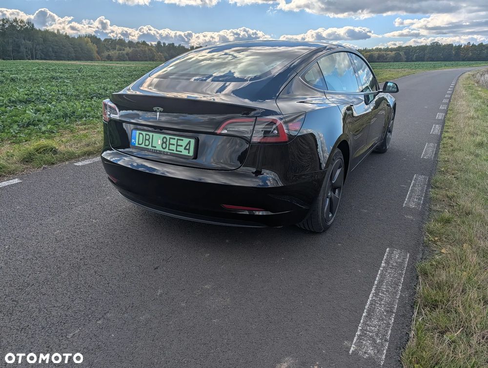 Tesla Model 3 - 4