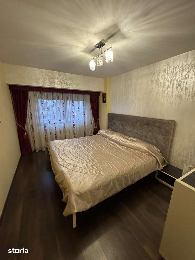 Vand apartament 4 camere decomandat ultracentral - Imagine principală: 2/10
