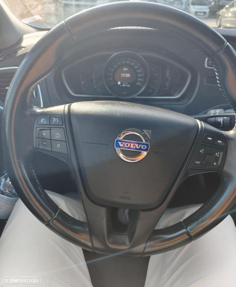 Volvo V40 D2 Momentum - 2