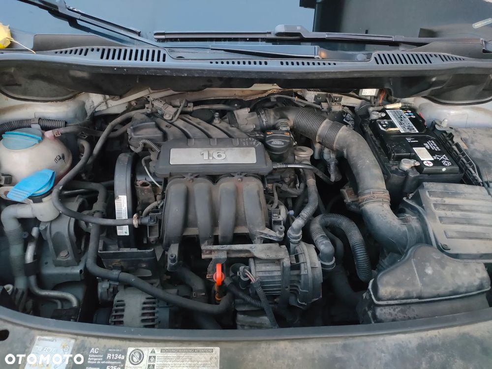 Volkswagen Touran 1.6 Conceptline - 13