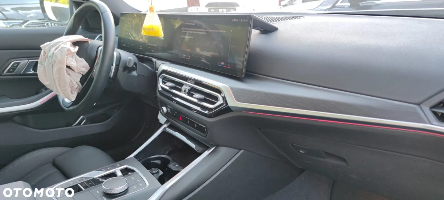 BMW Seria 3 330i xDrive sport - 3