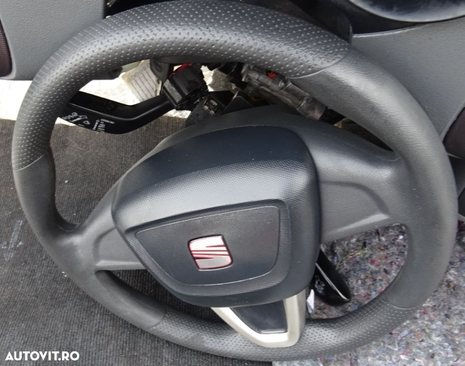 Plansa de bord Seat Ibiza din 2010 cu airbag volan si pasager - 4