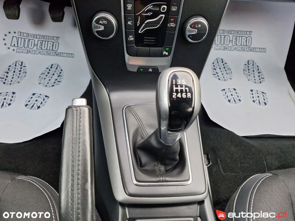 Volvo V40 D2 Momentum - 35