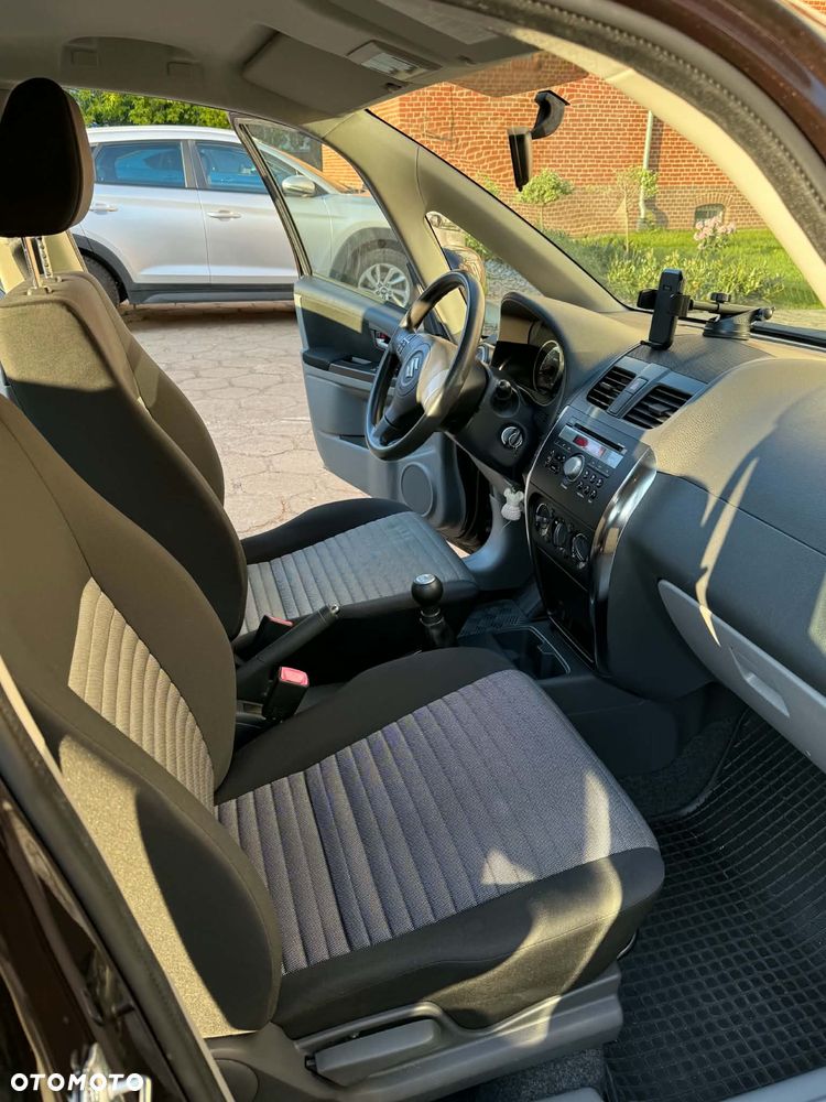 Suzuki SX4 1.6 Comfort Plus - 8