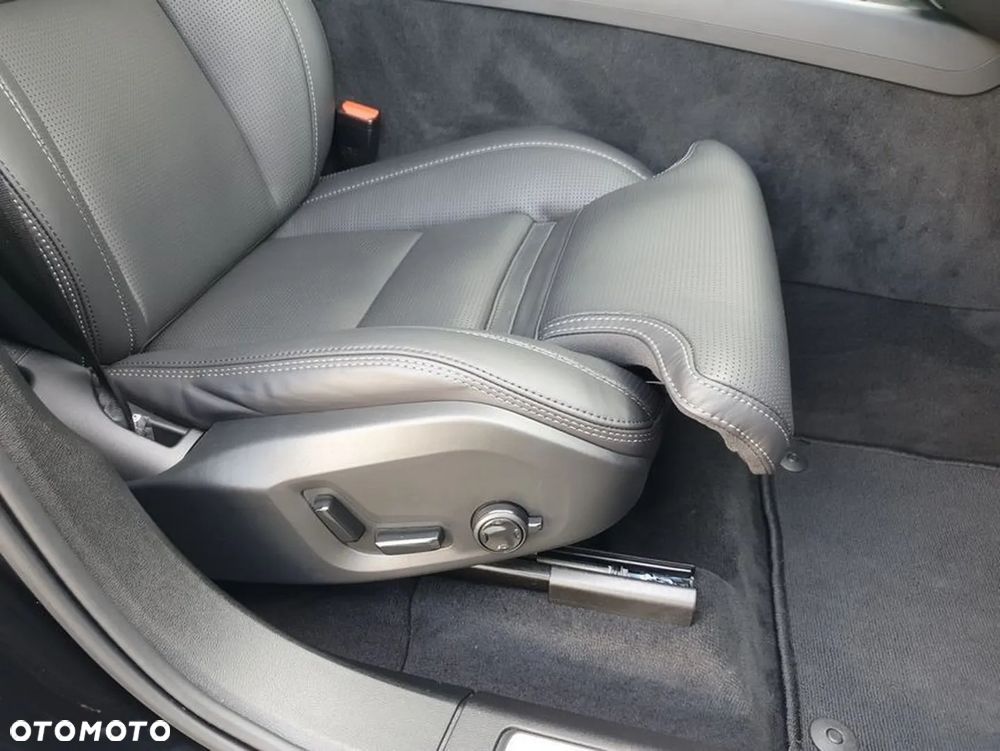 Volvo XC 60 B5 B AWD Ultimate Black Edition - 18