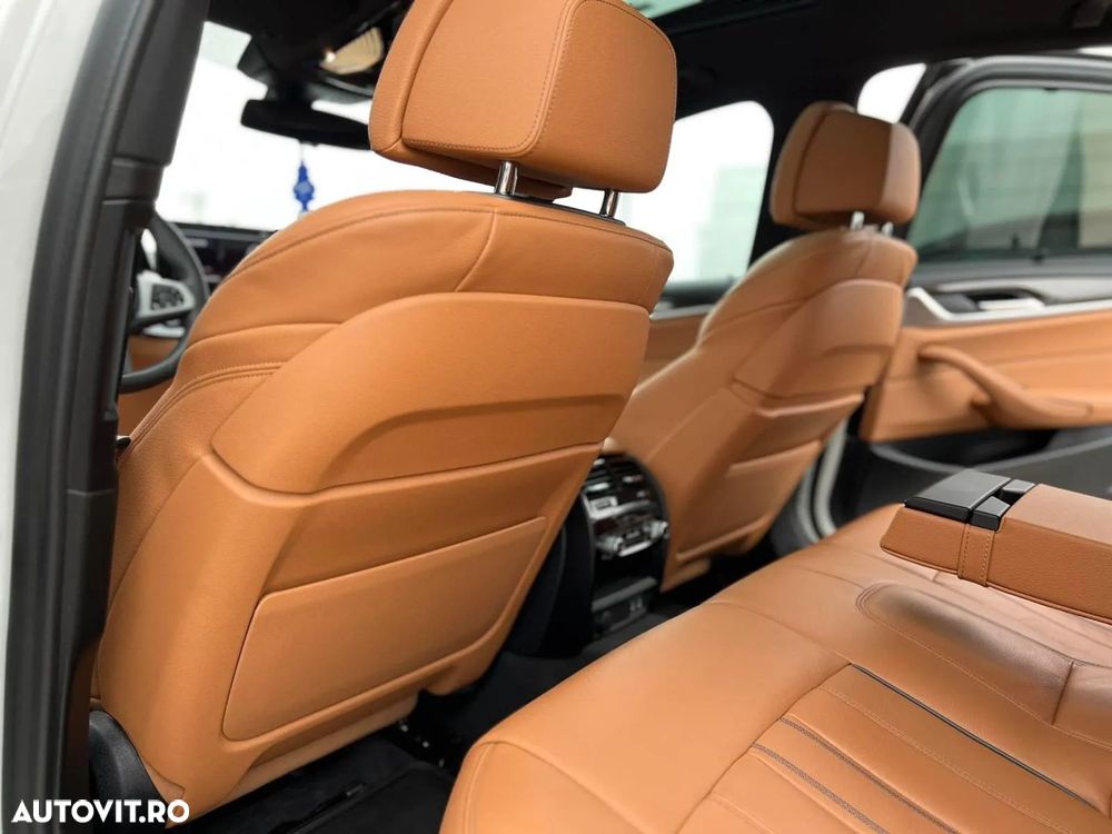 BMW Seria 5 530d xDrive AT MHEV - 23