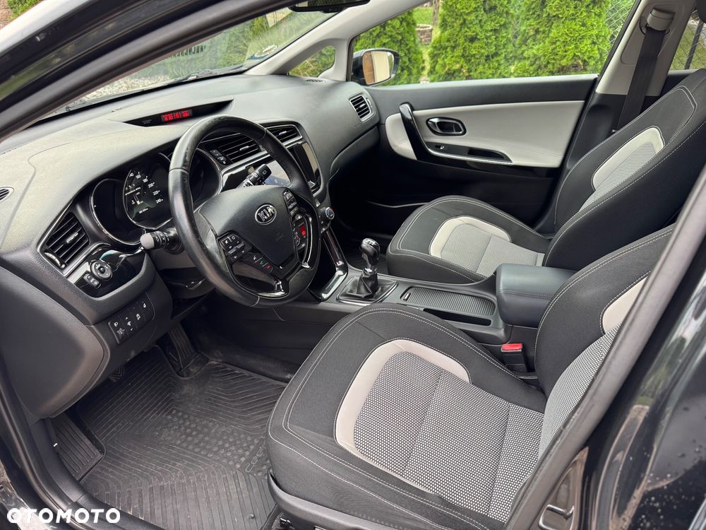 Kia Ceed 1.6 CRDi 136 ISG Platinum Edition - 14