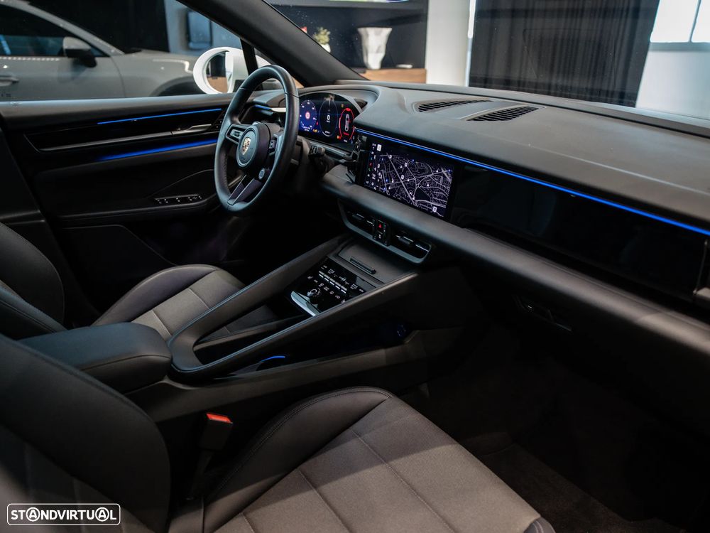 Porsche Macan Electric - 33