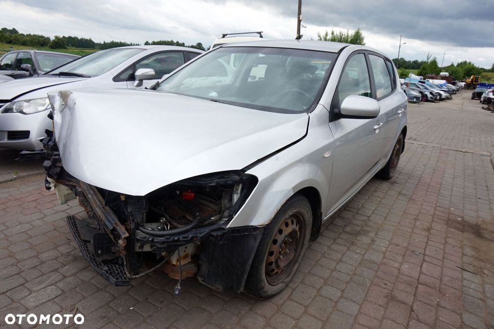 KIA CEED I LIFT 5D HB 2010 9S 1.6 CRDI D4FB 90KM WAJ6H SREBRNY na części - 1