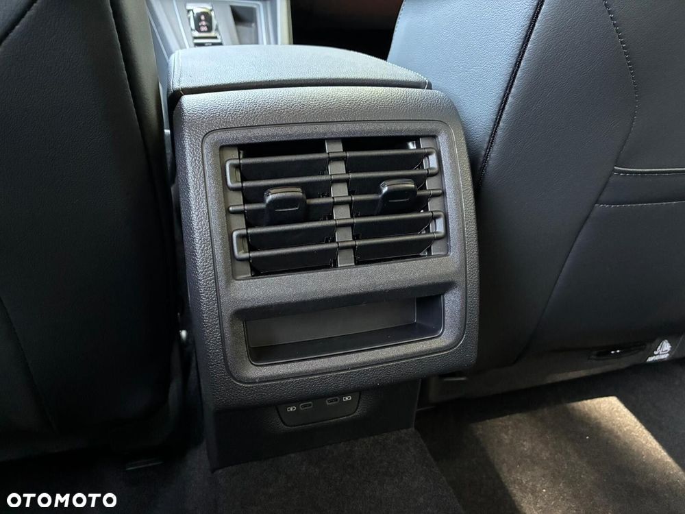 Volkswagen Golf Variant - 27