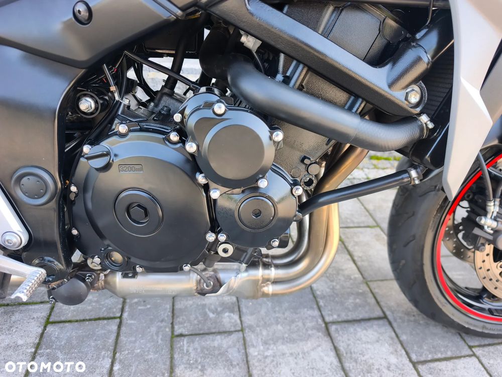 Suzuki GSR - 9