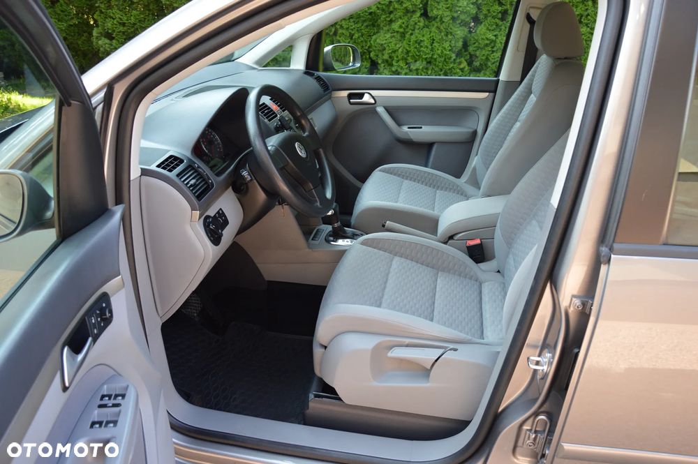 Volkswagen Touran - 25
