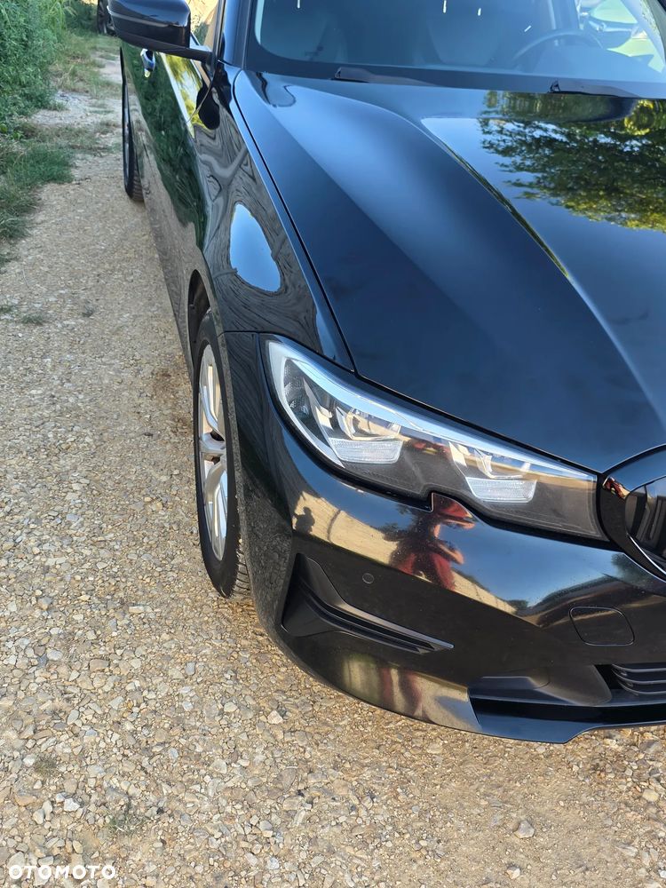 BMW Seria 3 318d mHEV - 15