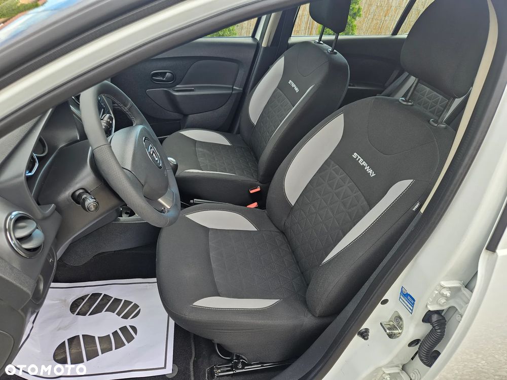 Dacia Sandero TCe 90 Celebration - 14