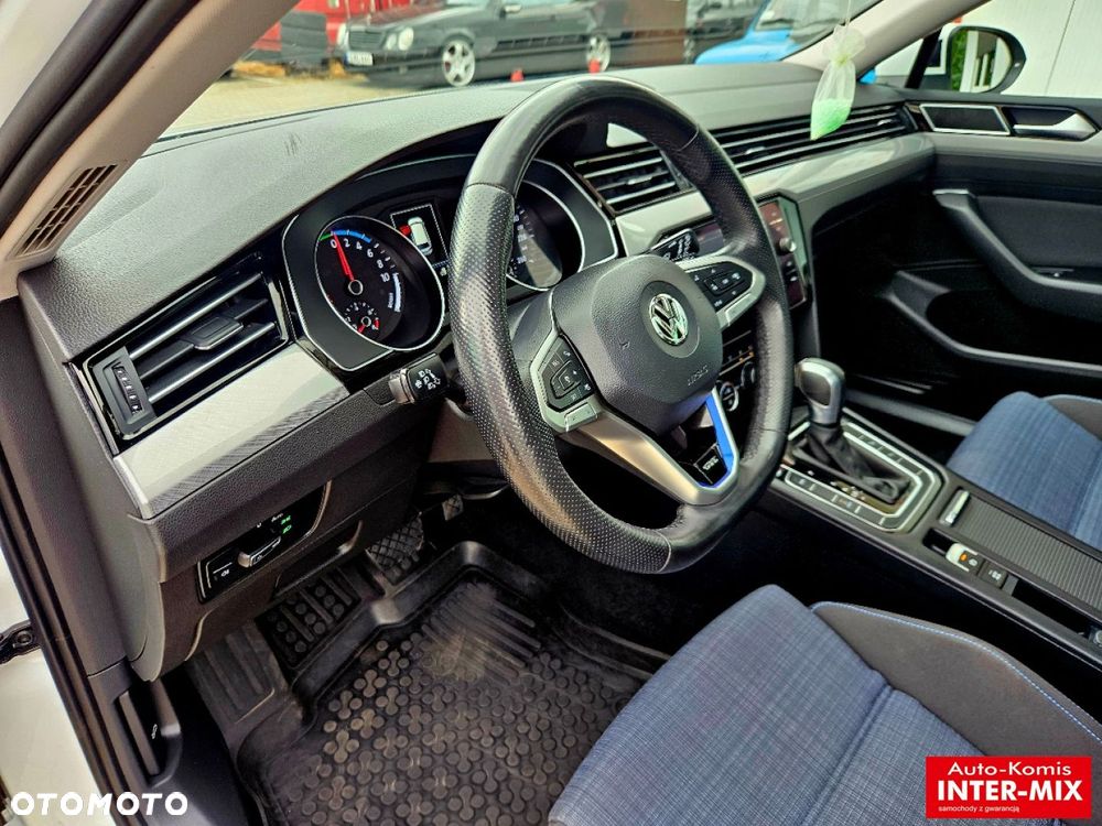 Volkswagen Passat - 33