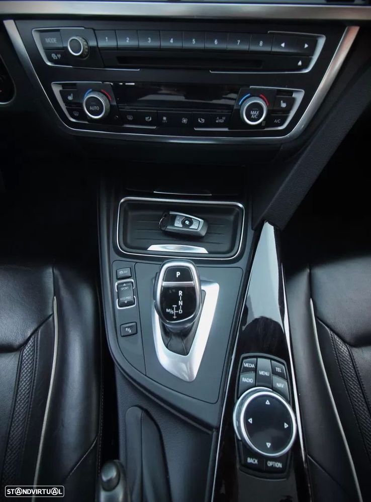 BMW 335 i xDrive L.Mod.Auto - 37