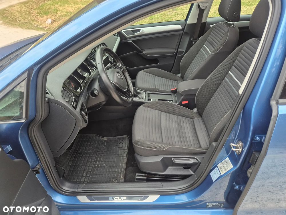 Volkswagen Golf - 34