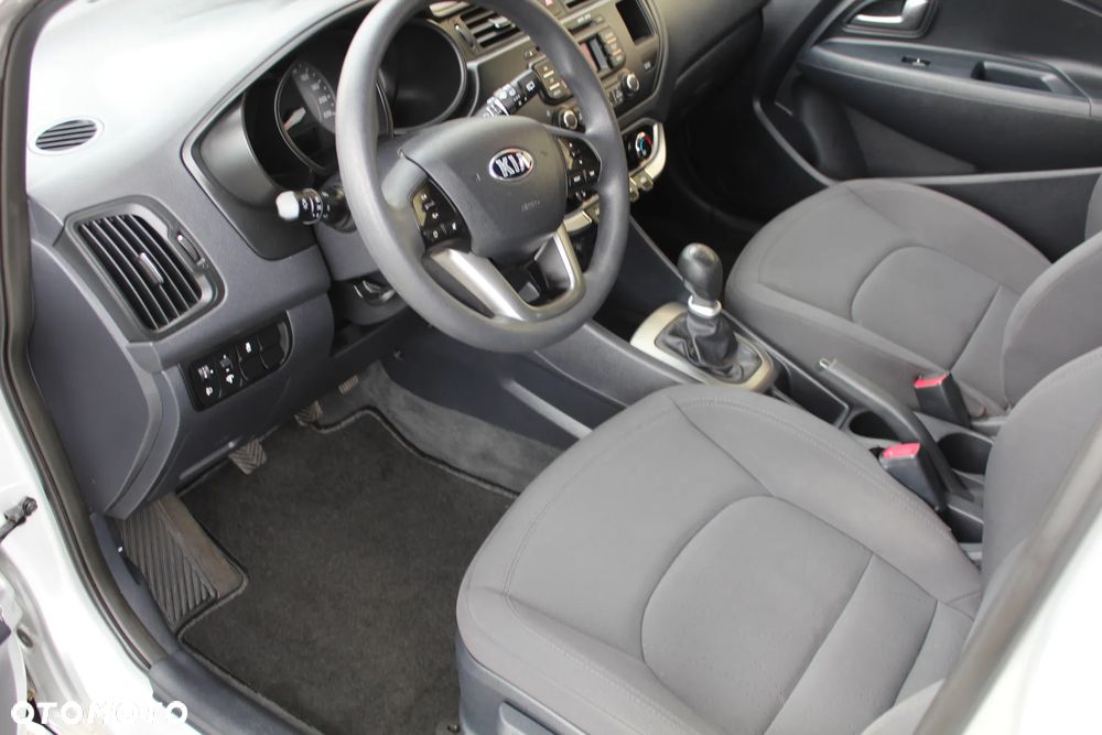 Kia Rio - 14