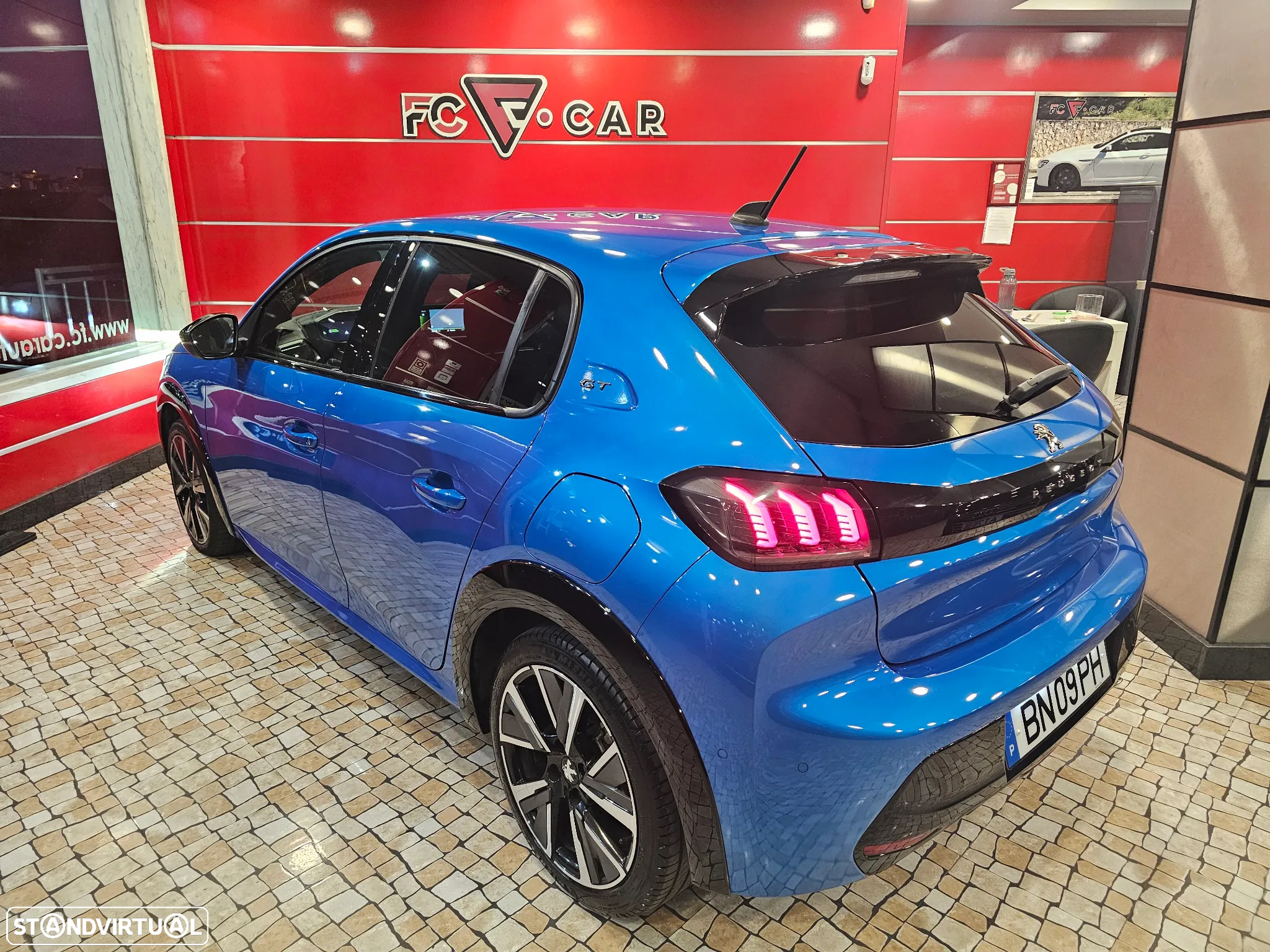 Peugeot 208 1.2 PureTech GT Line - 28