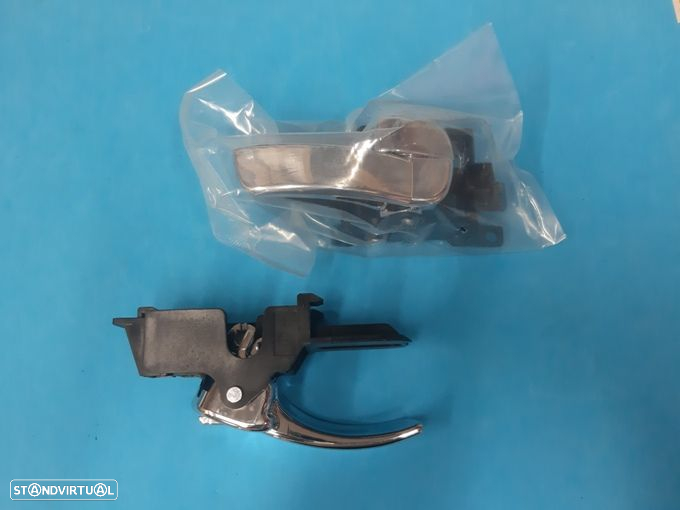 Puxadores pega muleta porta em cromados Nissan Pathfinder R51 (80670-9BK0A)  NOVO - 2