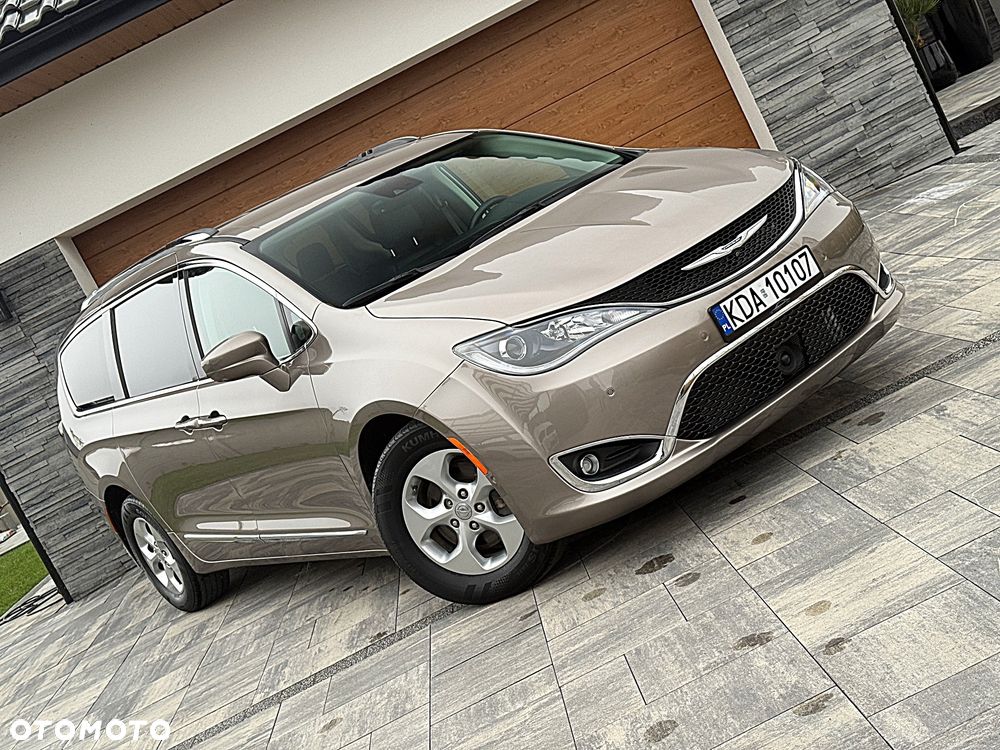 Chrysler Pacifica - 24