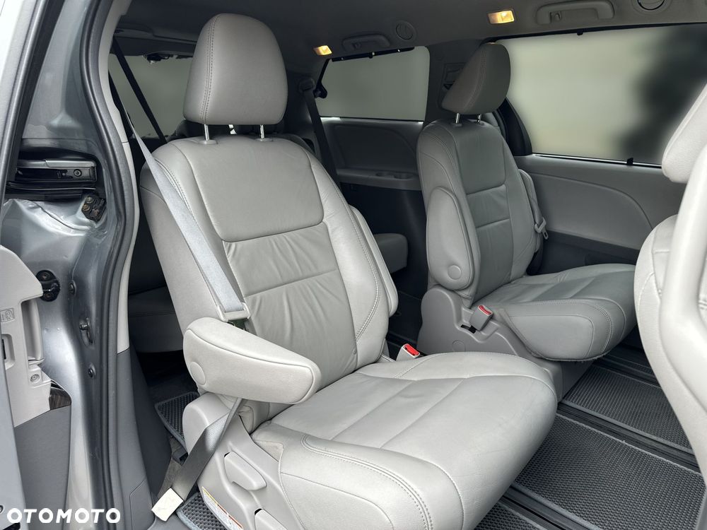Toyota Sienna - 21