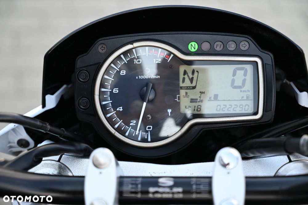 Suzuki GSR - 9