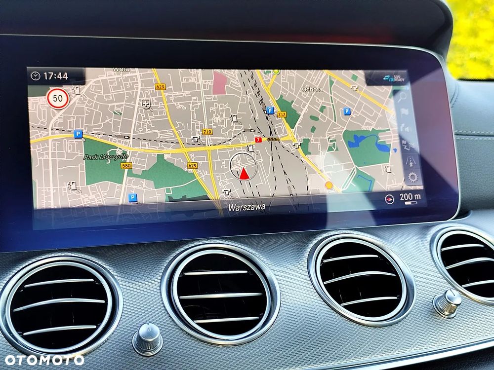 Mercedes-Benz Klasa E 220 d 4-Matic 9G-TRONIC - 22