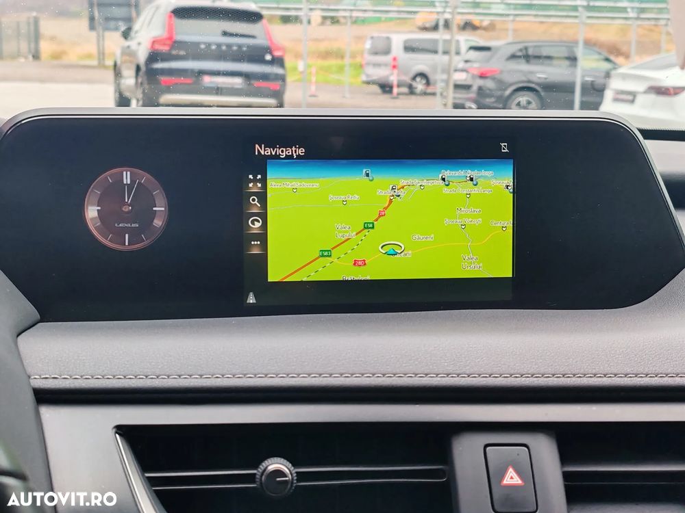 Lexus UX 250h Business Edition - 26