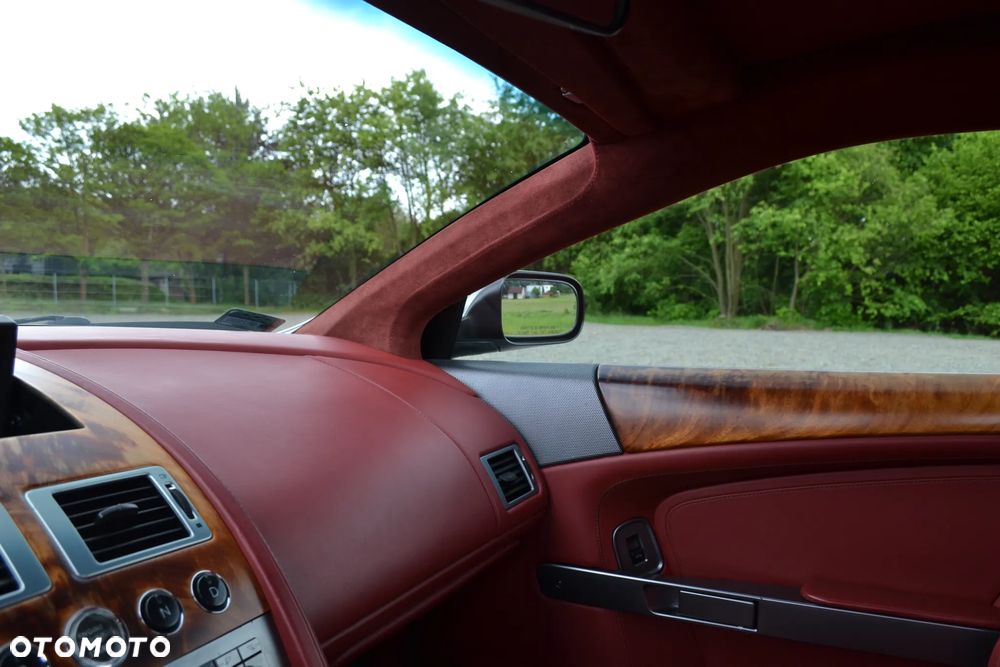 Aston Martin DB9 Touchtronic - 12