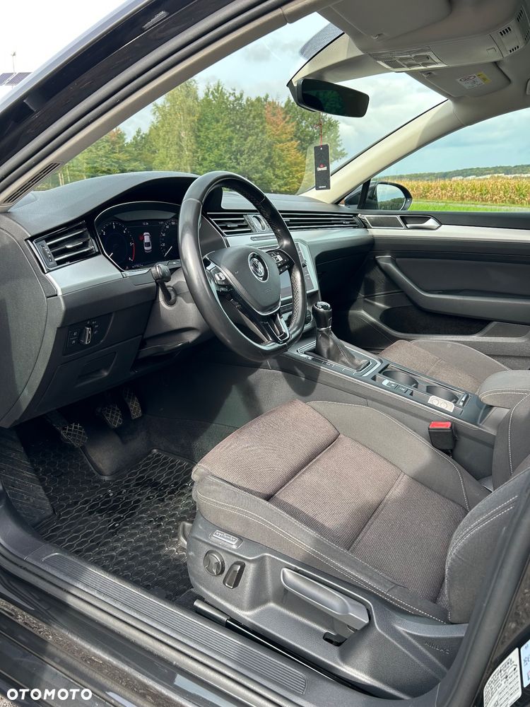 Volkswagen Passat 2.0 TDI SCR Comfortline - 8