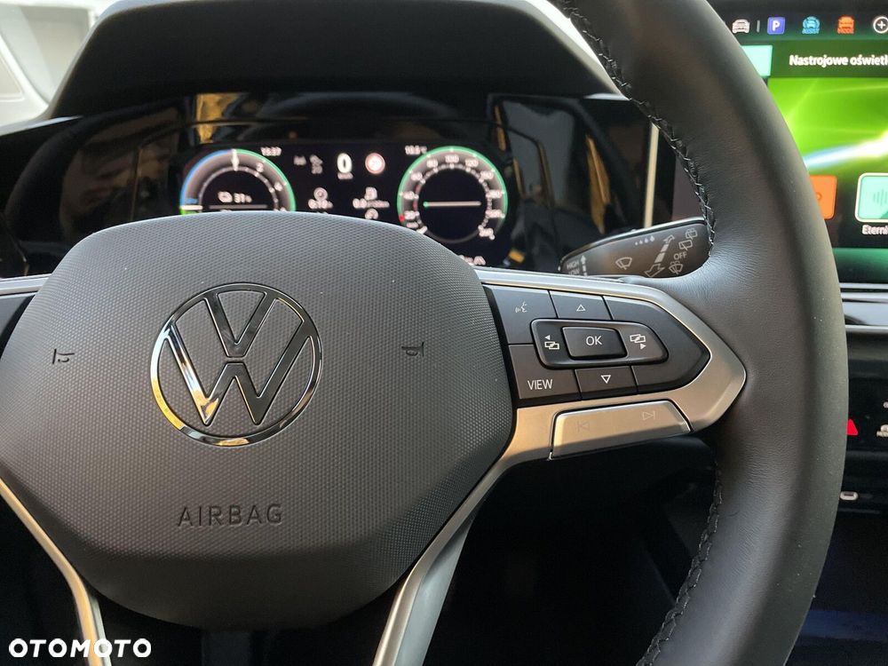 Volkswagen Golf - 16