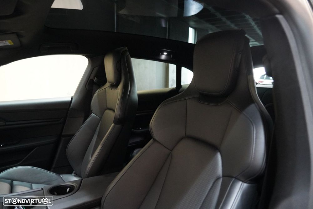 Porsche Taycan Cross Turismo 4 - 31