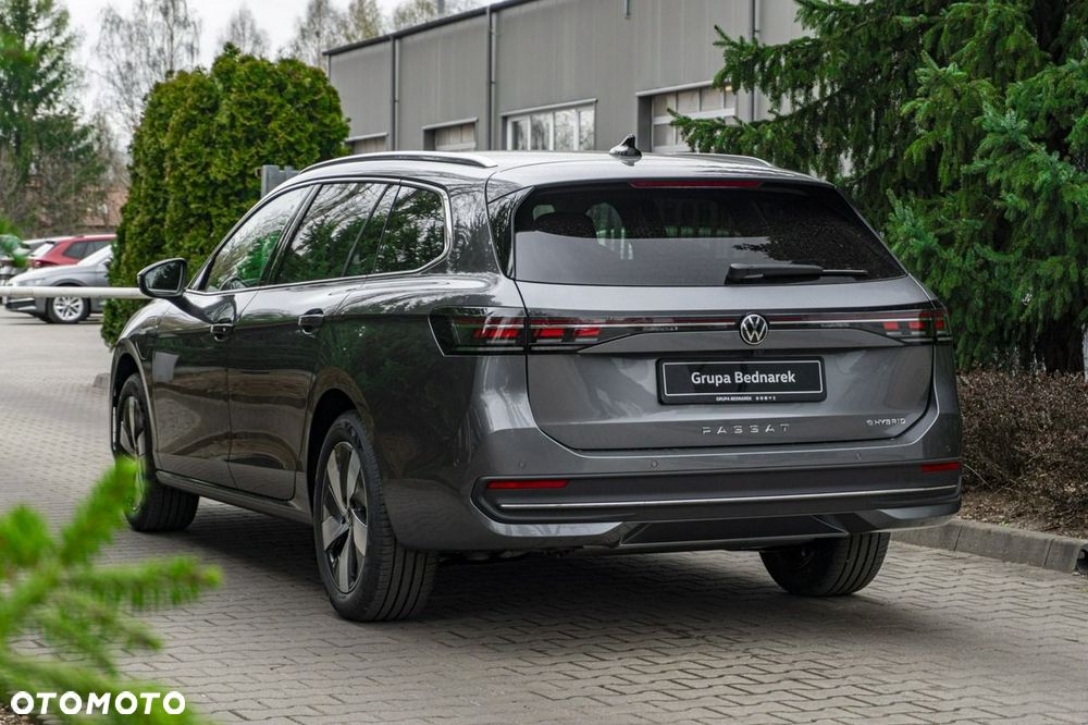 Volkswagen Passat - 11