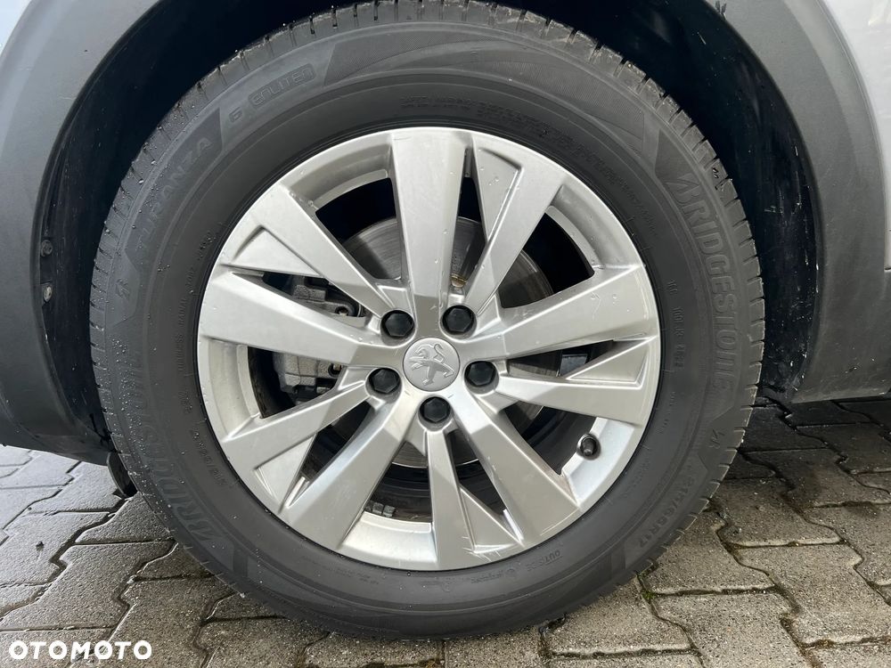 Peugeot 5008 PureTech 130 EAT6 Active - 21