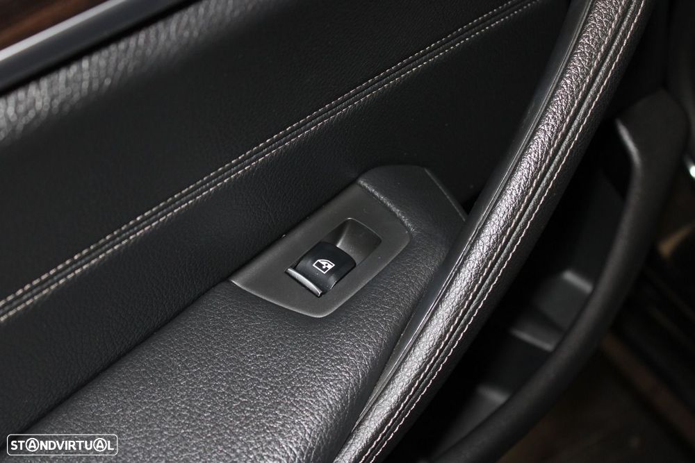 BMW 530 e iPerformance Line Luxury - 35