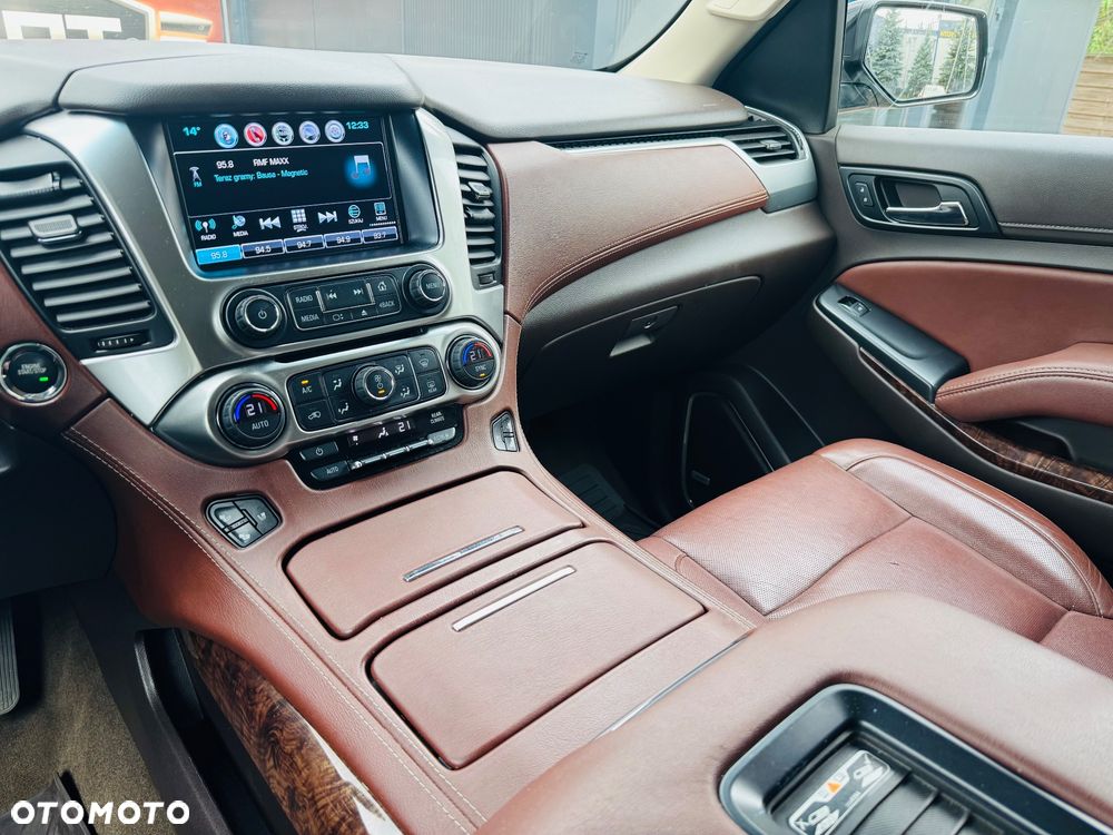 Chevrolet Suburban - 10
