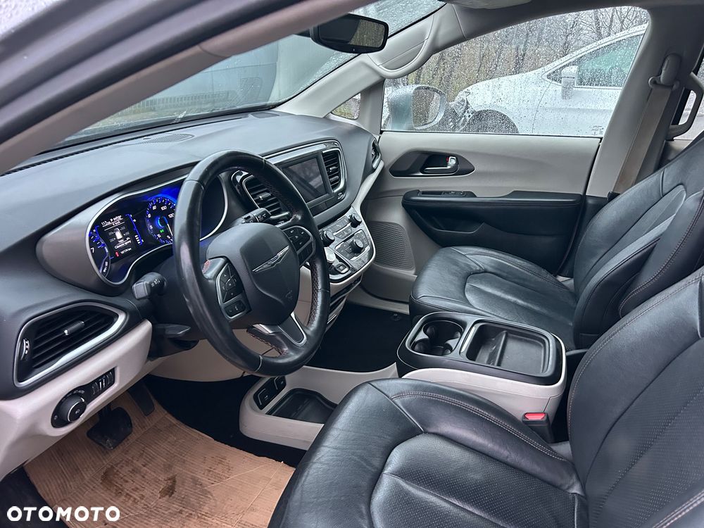 Chrysler Pacifica - 16