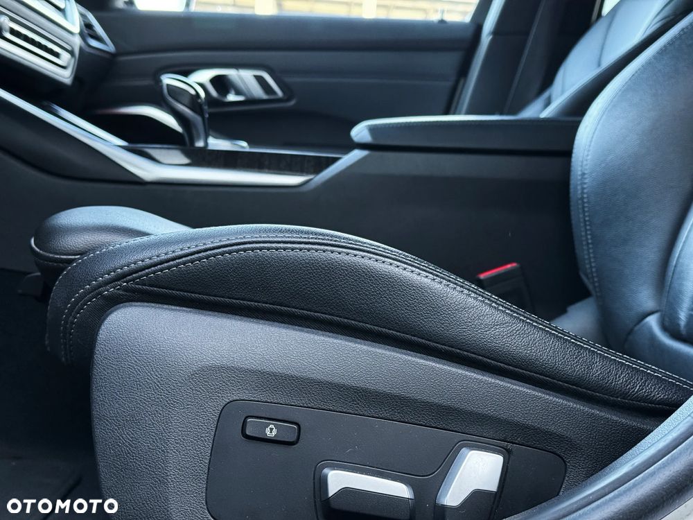 BMW Seria 3 M340i xDrive sport - 30
